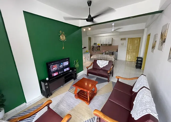 Peaceful Pines 4 Rooms Full Ac & Netflix By Ezyroom Melaka