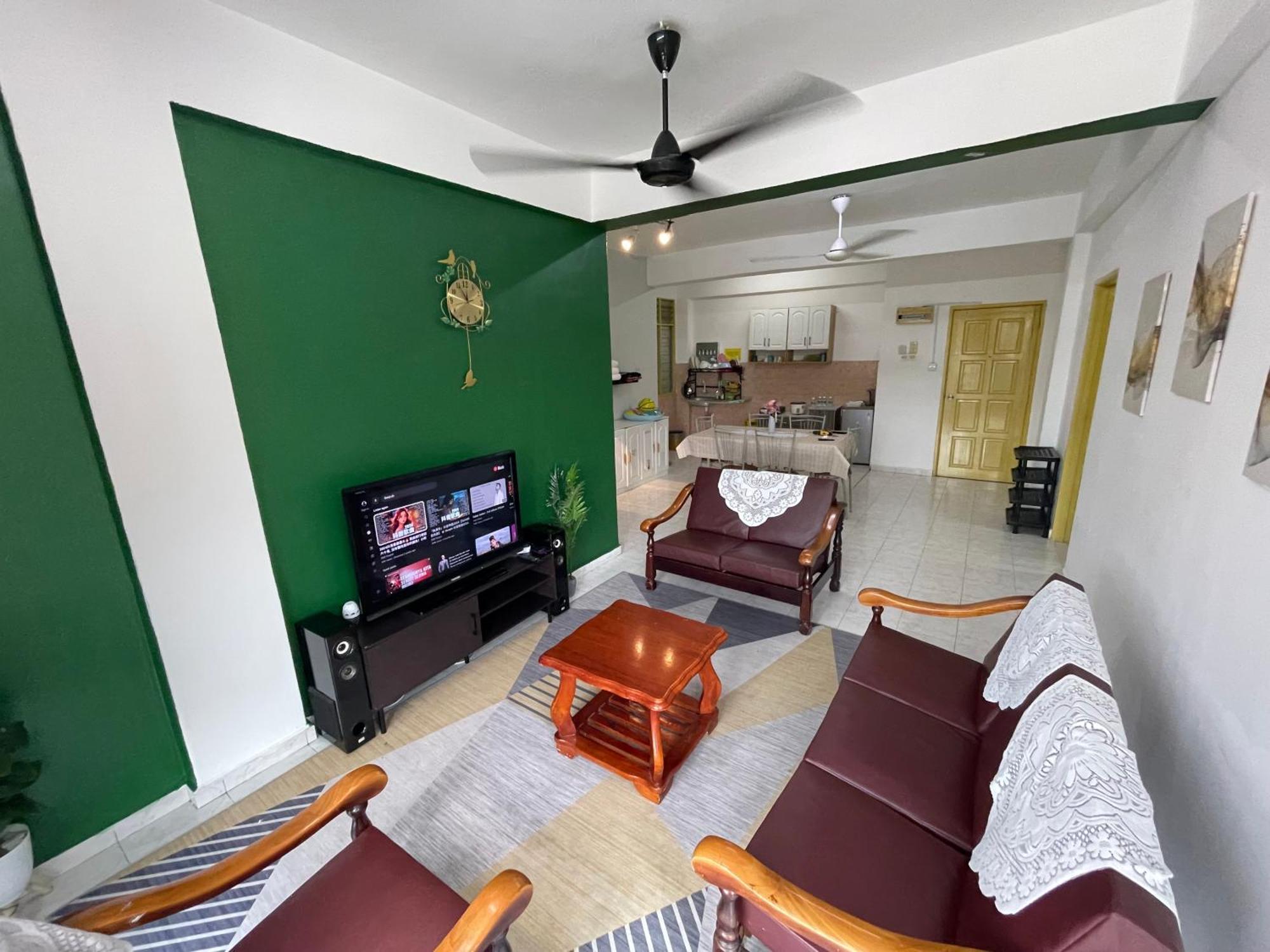 Peaceful Pines 4 Full Ac & Netflix By Ezyroom Melaka Apartment Ayer Keroh