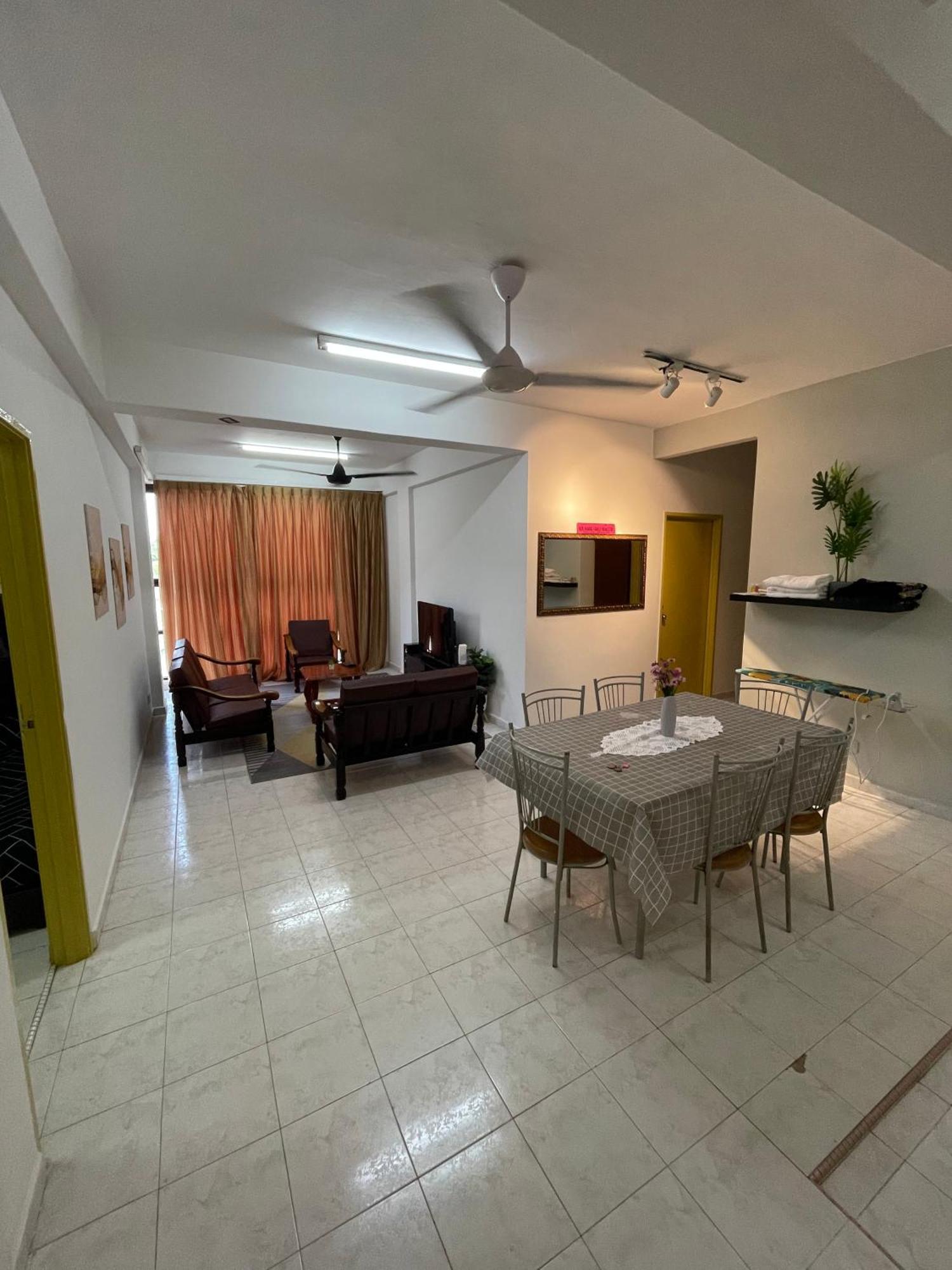 Peaceful Pines 4 Full Ac & Netflix By Ezyroom Melaka Apartment Ayer Keroh