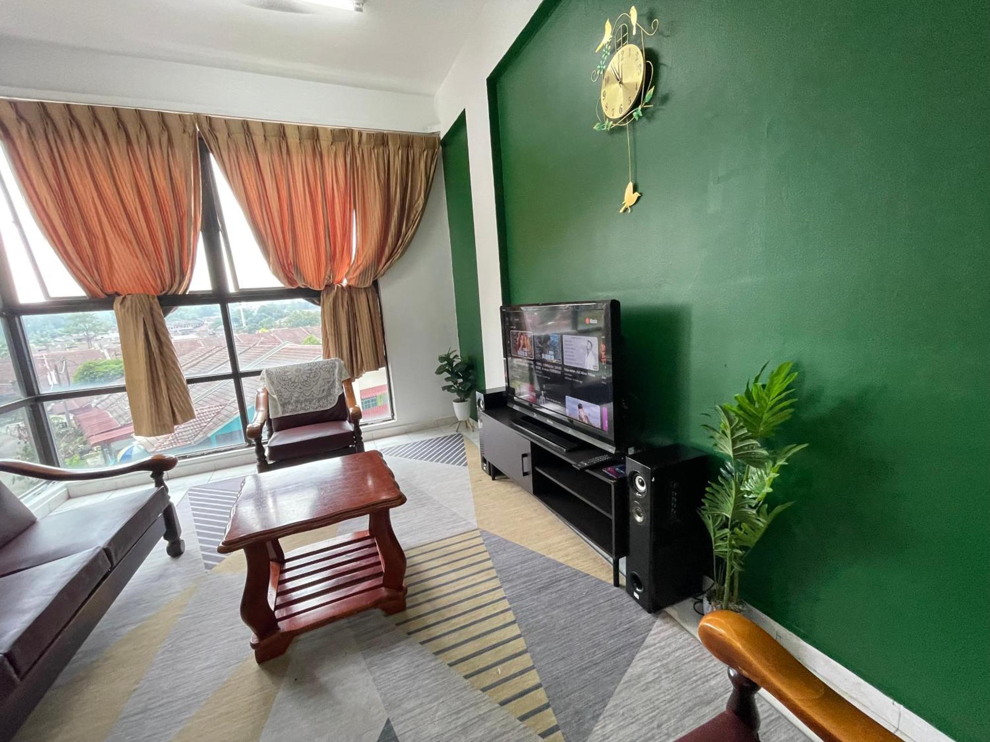 Peaceful Pines 4 Full Ac & Netflix By Ezyroom Melaka Apartment